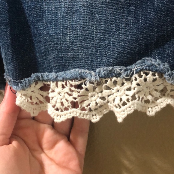 VIGOSS• Lace Denim Shorts - Picture 4 of 4